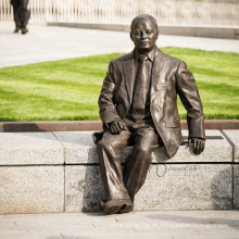 Escultura de bronce del hombre sentado en el banco CLBS-C078T